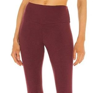 ONZIE
Luxe Legging In Wine. Size S/M